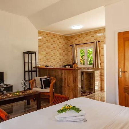 Kai Selfcatering Hotel La Digue Exterior photo